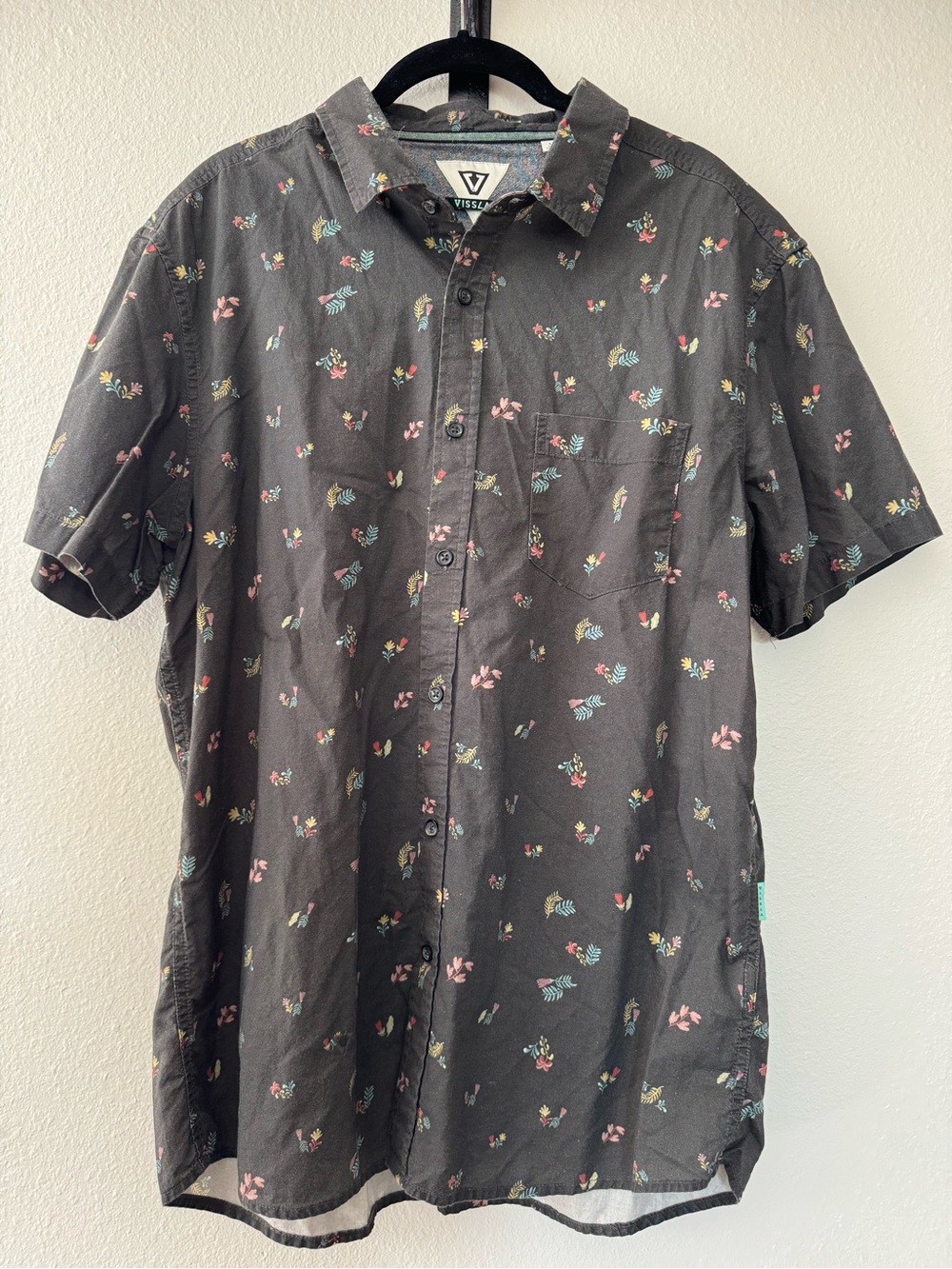 VISSLA Men's Short-Sleeve Charcoal Button-Up with Multicolor Floral Print